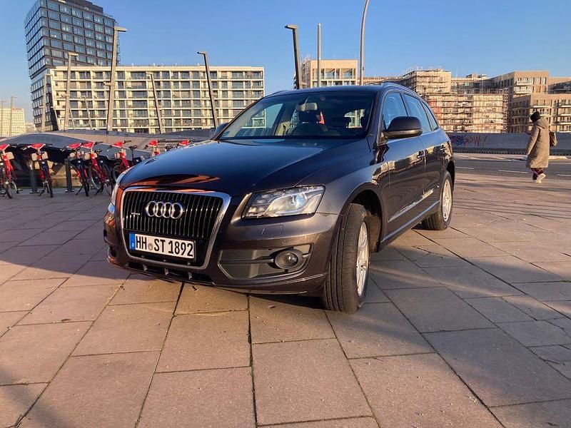 Grau Gebraucht 2010 Audi Q5 Sport SUV | 12.890 € (Fairer Preis) - Bild 1/4