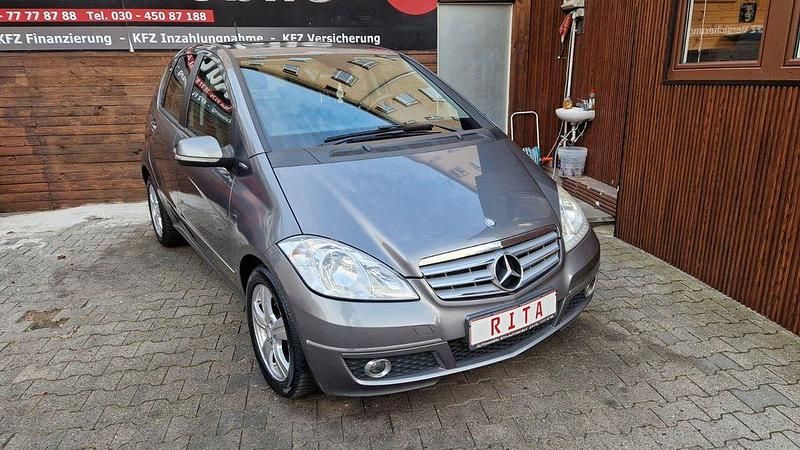 Grau Gebraucht 2009 Mercedes A180 Limousine | 4.980 € (Fairer Preis) - Bild 1/4