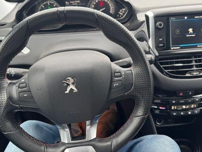 Grau Gebraucht 2018 Peugeot 2008 Allure GT-Line SUV | 10.990 € (Fairer Preis) - Bild 1/3