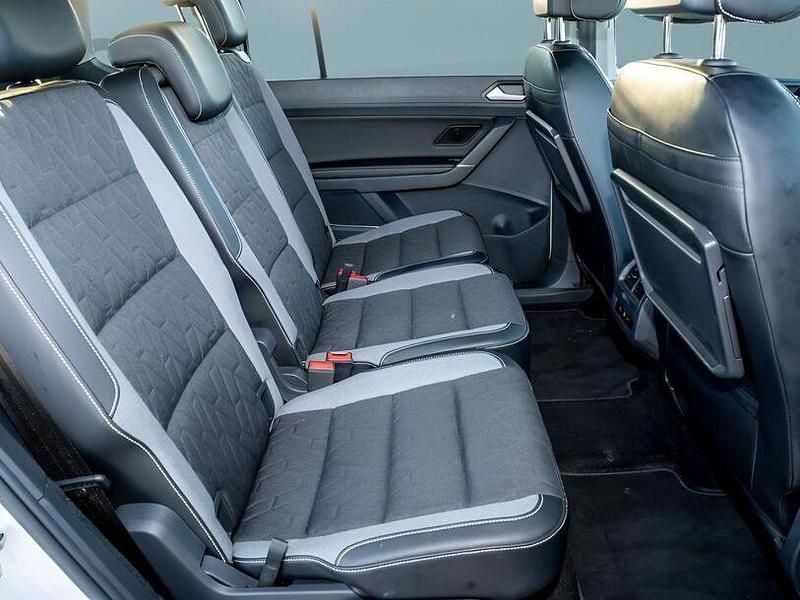 Gebraucht VW Touran 150 PS (110 kW) 2025 Weiß Van / Kleinbus