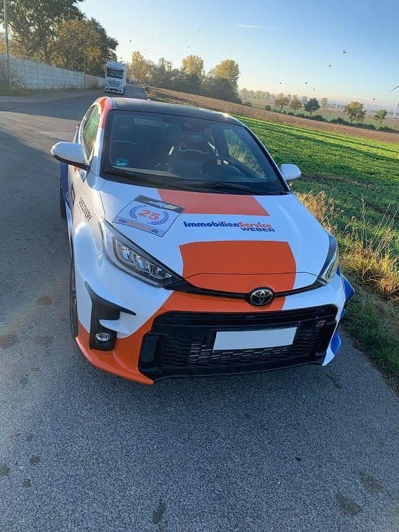 Schwarz Gebraucht 2021 Toyota Yaris Limousine | 29.900 € (Guter Preis) - Bild 1/3