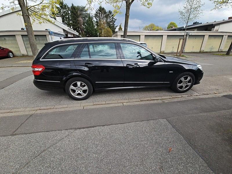 Gebraucht Mercedes E200 136 PS (100 kW) 2010 Schwarz Kombi