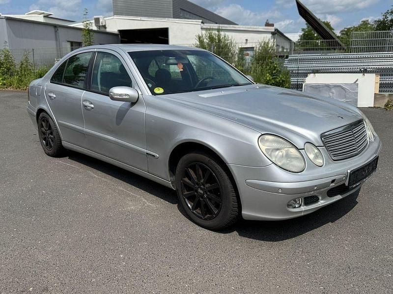 Silber Gebraucht 2002 Mercedes E270 Limousine | 2.999 € (Superpreis) - Bild 1/4