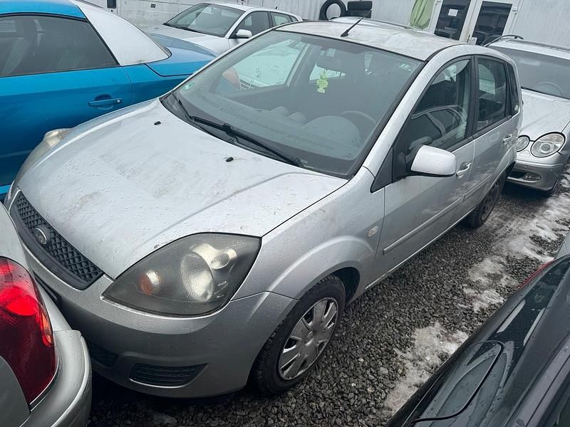 Gebraucht Ford Fiesta 80 PS (58 kW) 2007 Grau Kleinwagen