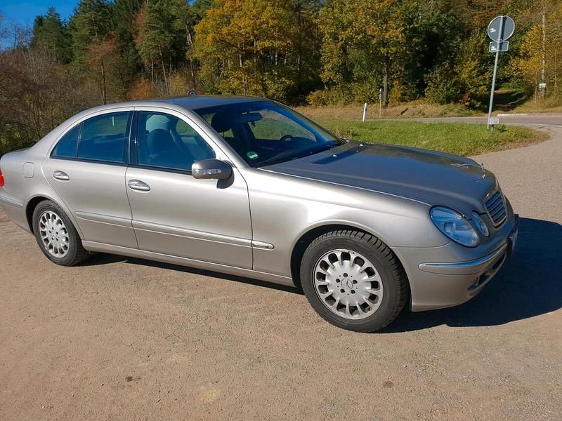 Beige Gebraucht 2004 Mercedes E200 Elegance Limousine | 7.500 € (Teuer) - Bild 1/4