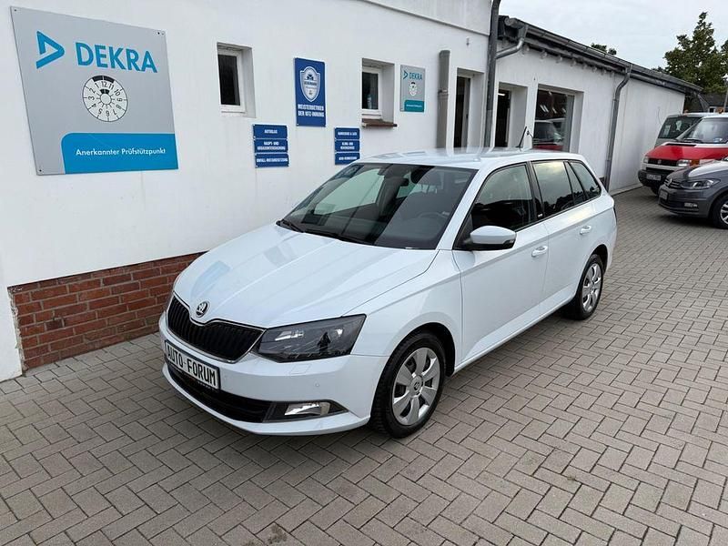 Weiß Gebraucht 2016 Skoda Fabia Joy Kleinwagen | 9.440 € (Fairer Preis) - Bild 1/4