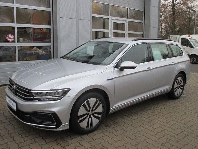 Reflexsilber Gebraucht 2021 VW Passat GTE Kombi | 21.990 € (Guter Preis) - Bild 1/4