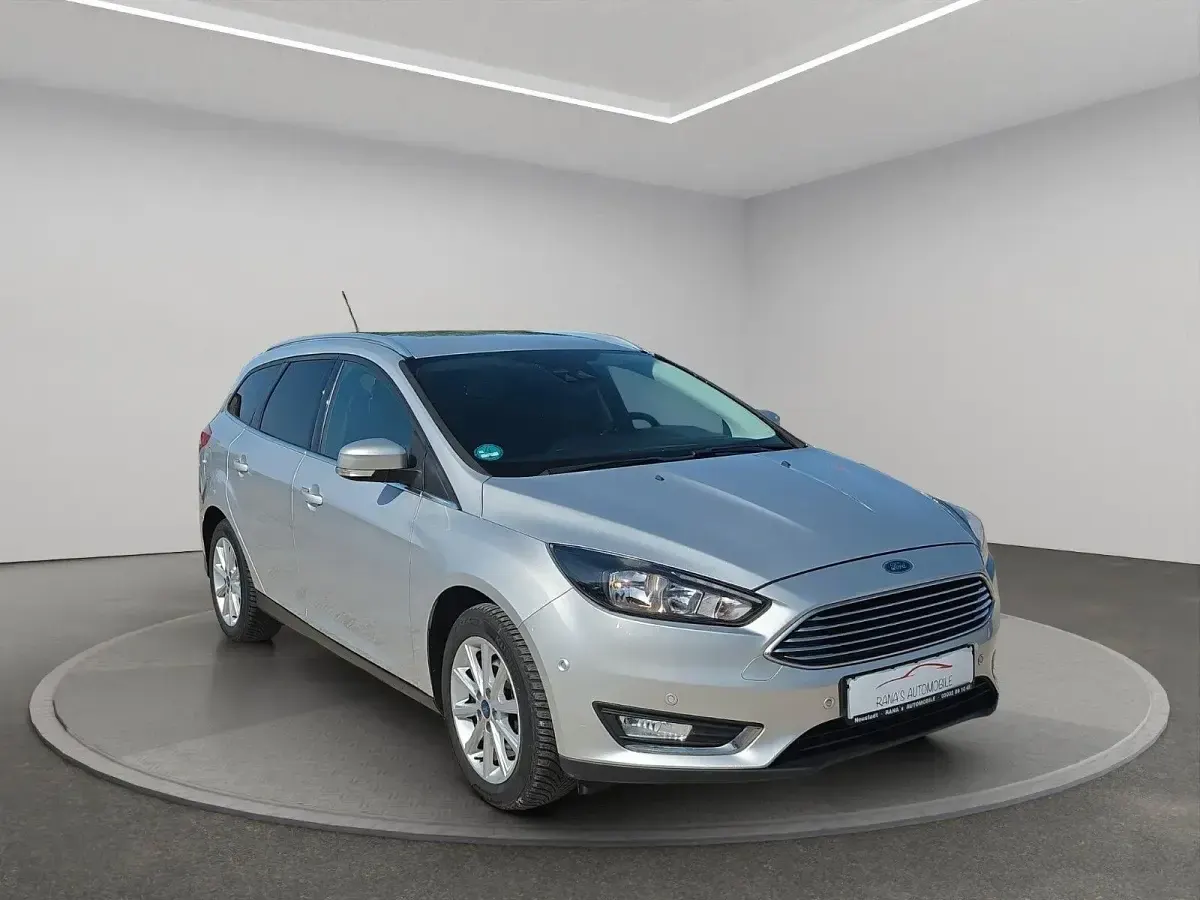 Gebraucht Ford Focus Titanium 120 PS (88 kW) 2016 Grau Kombi