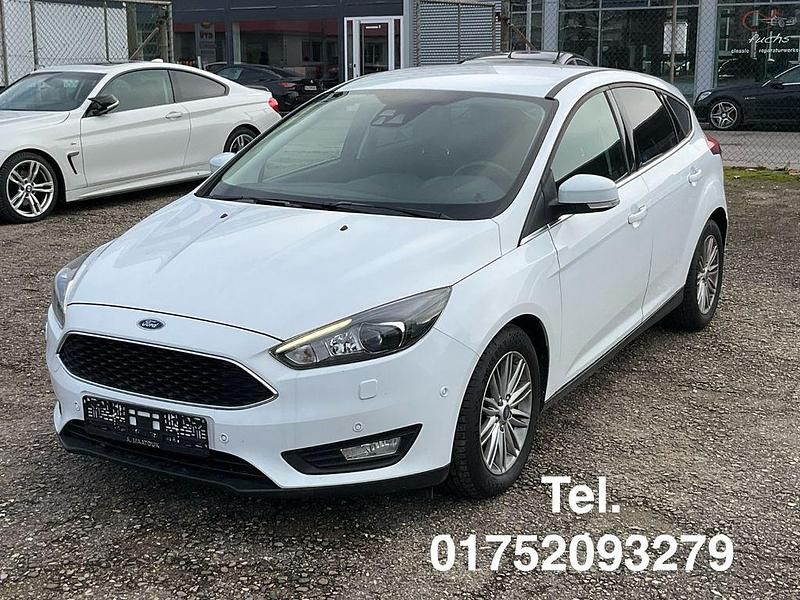 Weiß Gebraucht 2017 Ford Focus Limousine | 6.990 € (Guter Preis) - Bild 1/4