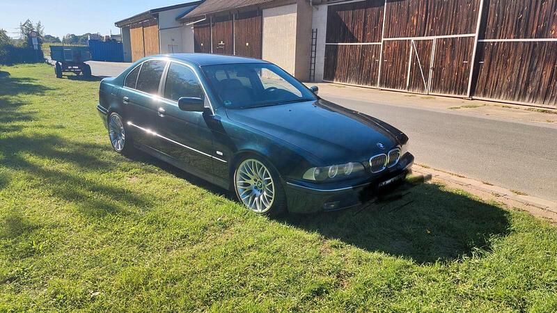 Grün Gebraucht 1998 BMW 528 Limousine | 6.299 € - Bild 1/4