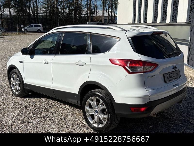 Gebraucht Ford Kuga Titanium 163 PS (119 kW) 2013 Frostweiß SUV