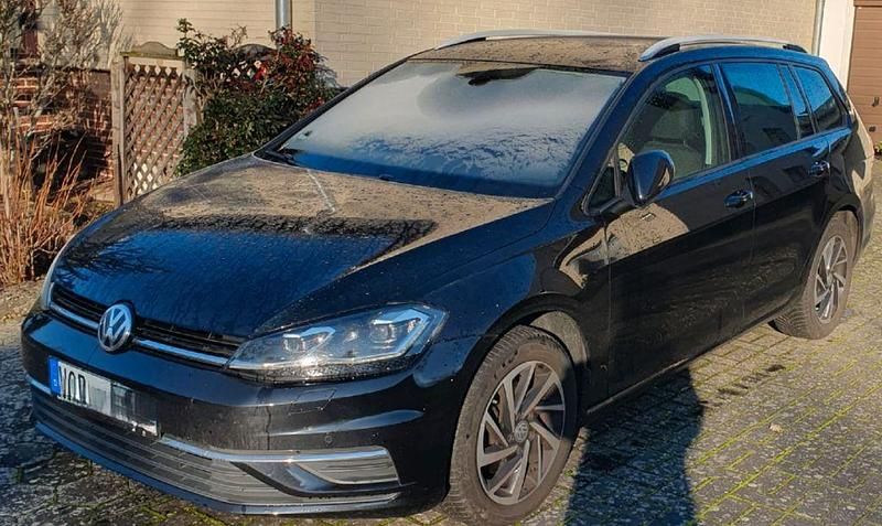 Schwarz Gebraucht 2018 VW Golf VII Sound Kombi | 12.700 € (Guter Preis) - Bild 1/4