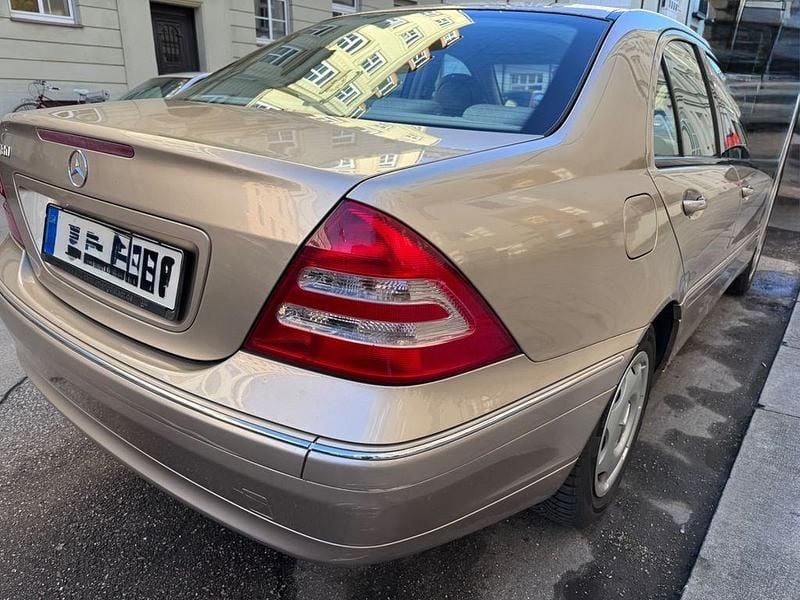 Gebraucht Mercedes C180 Elegance 129 PS (94 kW) 2000 Gold Limousine