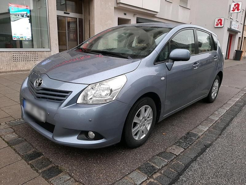 Blau Gebraucht 2010 Toyota Verso Van / Kleinbus | 8.400 € (Etwas zu teuer) - Bild 1/4
