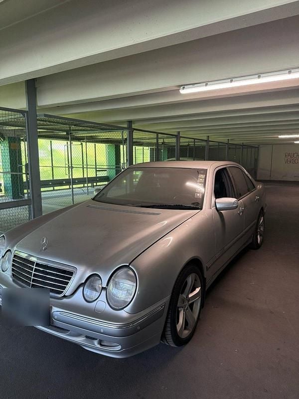 Gebraucht Mercedes E270 173 PS (127 kW) 2000 Silber Limousine