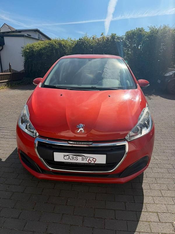 Gebraucht Peugeot 208 82 PS (60 kW) 2015 Orange Kleinwagen