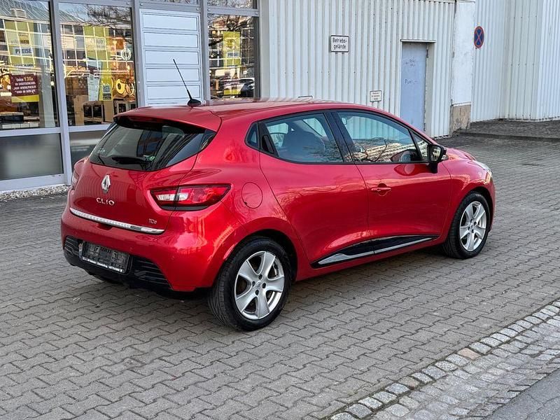 Gebraucht Renault Clio IV Luxe 90 PS (66 kW) 2012 Rot Limousine