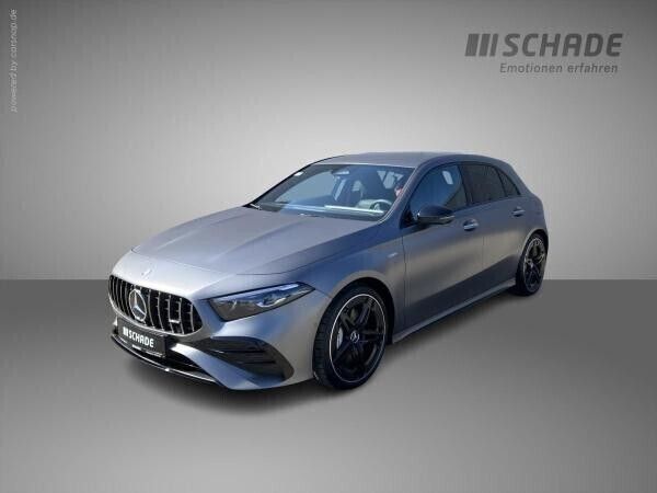 Grau (manufaktur magnolack manufaktur mountaingrau) Neu 2025 Mercedes A35 AMG AMG line Limousine | 60.582 € - Bild 1/4
