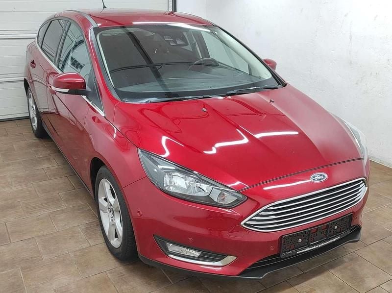 Second-hand Ford Focus 125 CP (91 kW) 2016 Roșu Hatchback