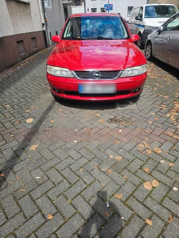 Rot Gebraucht 1999 Opel Vectra Edition Limousine | 2.450 € (Etwas zu teuer) - Bild 1/4