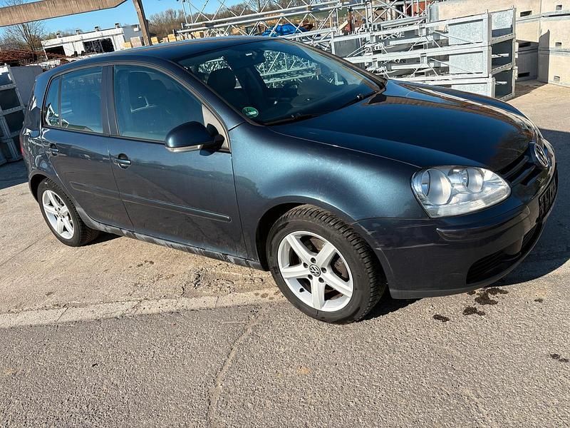 Second-hand VW Golf V 105 CP (77 kW) 2004 Albastru Hatchback