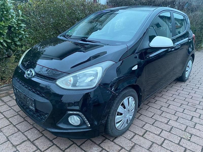 Gebraucht Hyundai i10 Edition 67 PS (49 kW) 2015 Schwarz Kleinwagen
