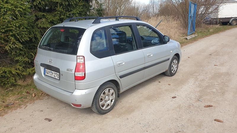 Gebraucht Hyundai Matrix 103 PS (75 kW) 2009 Silber Van / Kleinbus