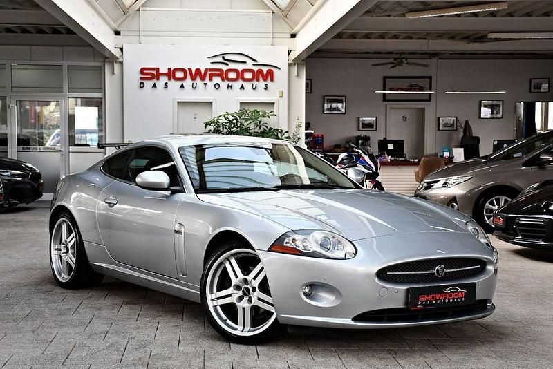Silber (liquid silver) Gebraucht 2006 Jaguar XK Coupé | 19.990 € (Fairer Preis) - Bild 1/4