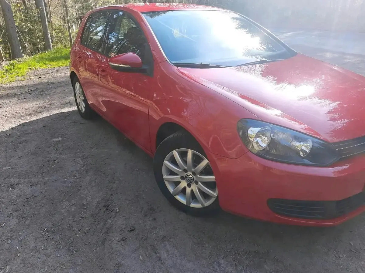 Second-hand VW Golf VI Comfortline 80 CP (58 kW) 2009 Roșu Hatchback