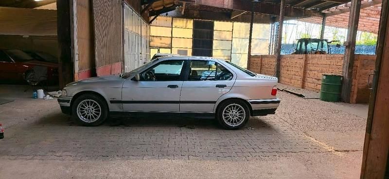 Second-hand BMW 323 170 CP (125 kW) 1998 Argintiu Berlinǎ