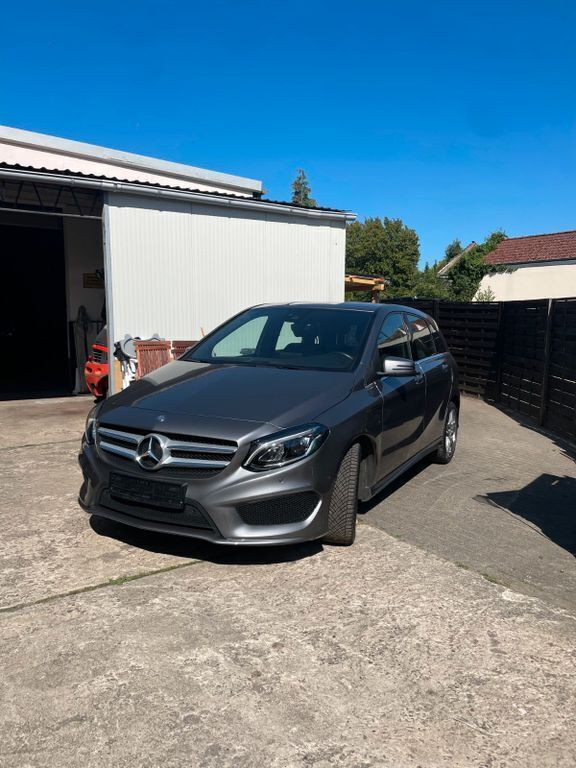 Grau Gebraucht 2016 Mercedes B200 AMG line Van / Kleinbus | 15.900 € (Etwas zu teuer) - Bild 1/4