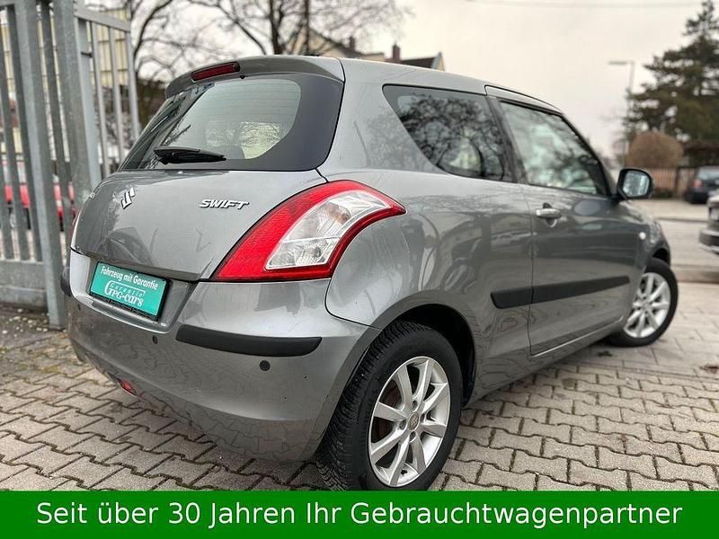 Gebraucht Suzuki Swift Club 94 PS (69 kW) 2012 Grau Kleinwagen