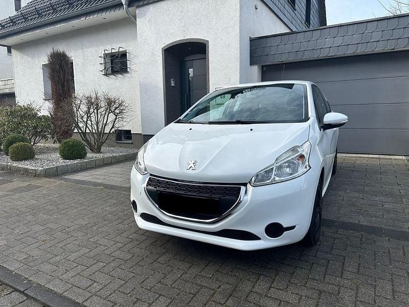 Weiß Gebraucht 2014 Peugeot 208 Kleinwagen | 4.999 € (Superpreis) - Bild 1/4
