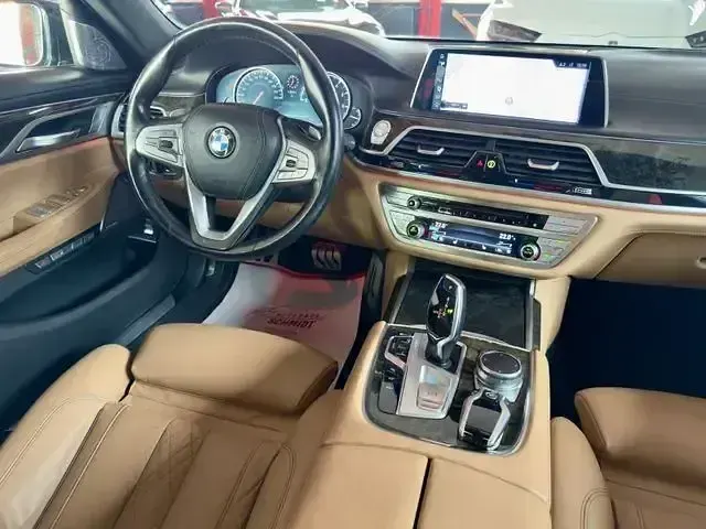 Gebraucht BMW 750 M Sport 449 PS (330 kW) 2016 Schwarz Limousine