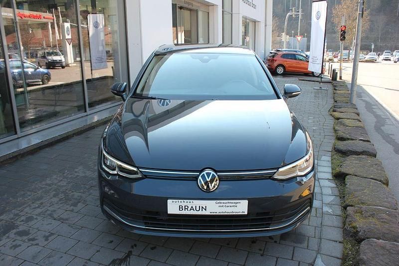 Gebraucht VW Golf VIII Move 131 PS (96 kW) 2024 Grau Limousine