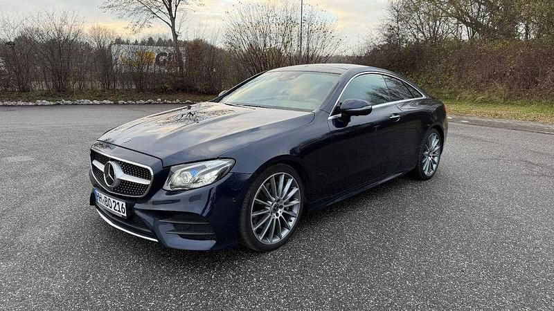 Blau Gebraucht 2018 Mercedes E300 AMG line Plus Coupé | 26.800 € (Guter Preis) - Bild 1/4