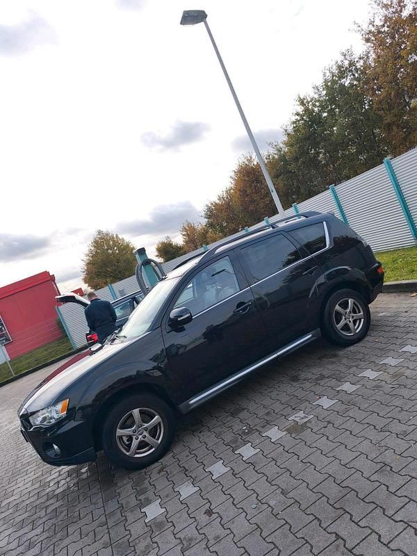 Gebraucht Mitsubishi Outlander Instyle 177 PS (130 kW) 2011 Schwarz SUV