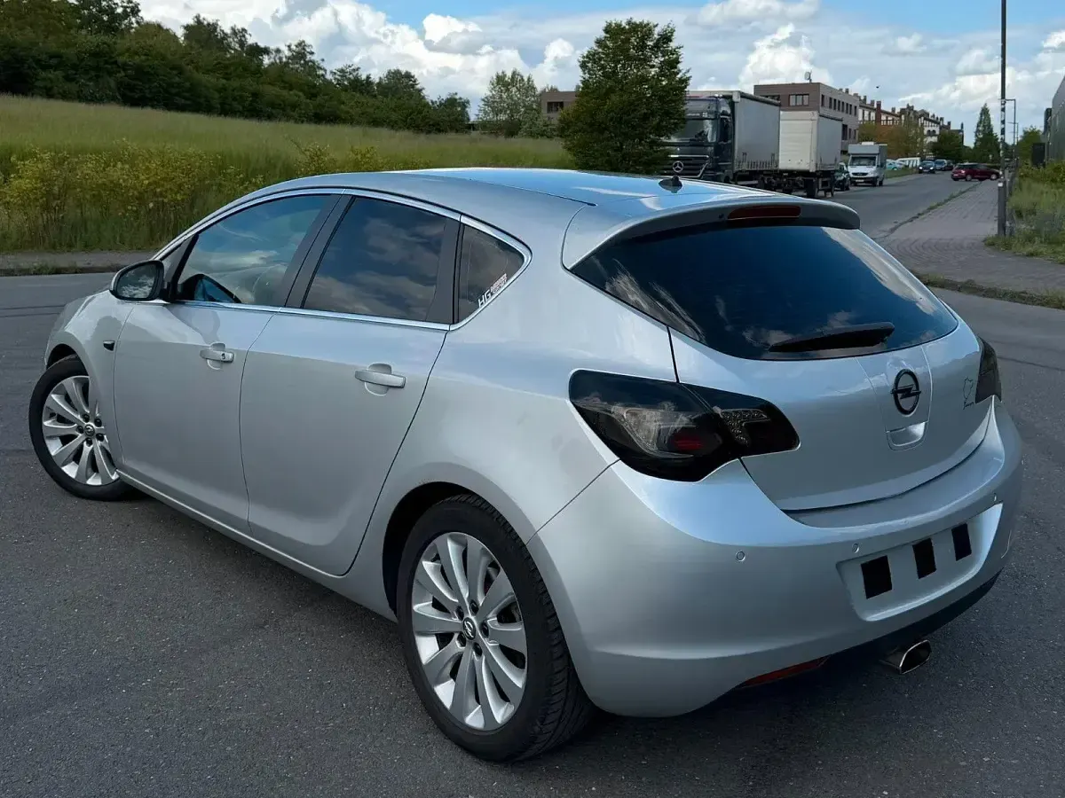 Gebraucht Opel Astra Cosmo 116 PS (85 kW) 2010 Silber Limousine