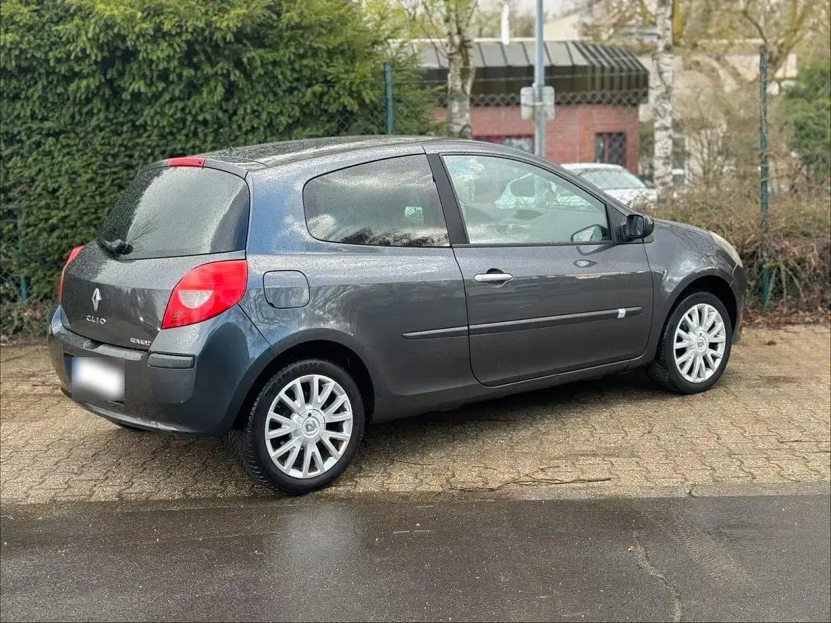 Używany Renault Clio II 87 KM (63 kW) 2007 Szary Hatchback
