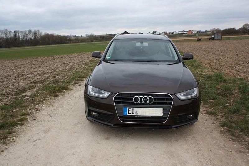 Gebraucht Audi A4 Attraction 143 PS (105 kW) 2012 Braun Kombi
