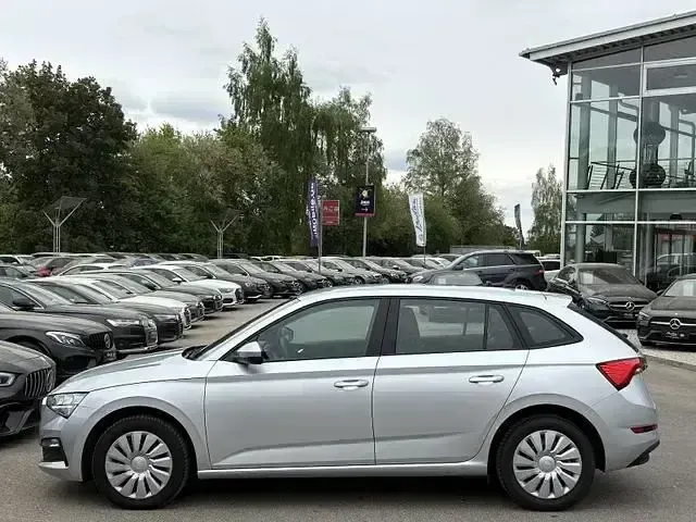 Używany Skoda Scala Cool Plus 110 KM (80 kW) 2021 Srebrny Hatchback