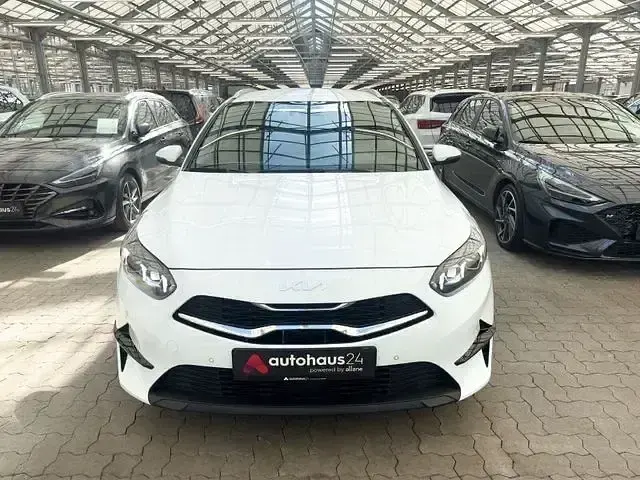 Gebraucht Kia Ceed Spirit 160 PS (117 kW) 2024 Weiß Kleinwagen