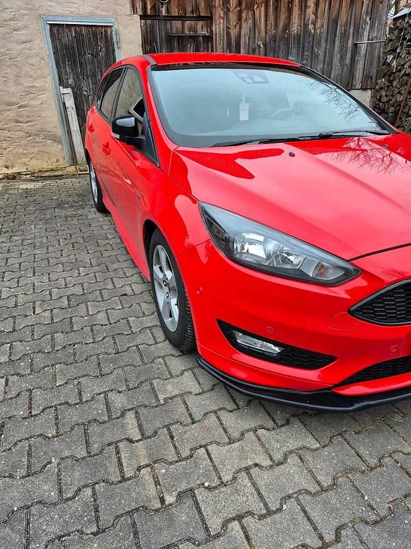 Gebraucht Ford Focus ST-Line 140 PS (102 kW) 2018 Rot Kombi