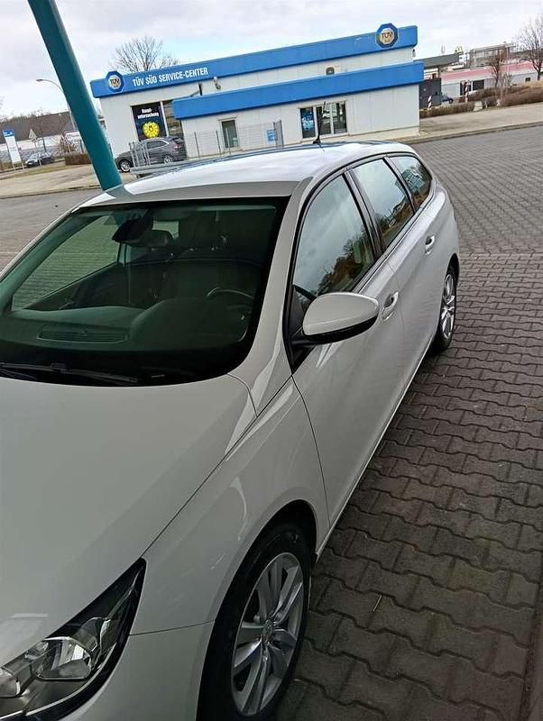 Gebraucht Peugeot 308 SW 131 PS (96 kW) 2015 Weiß Kombi