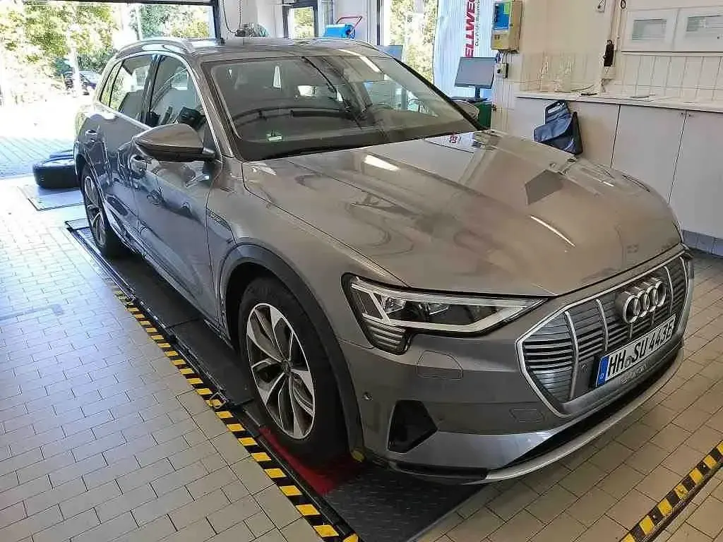 Gebraucht Audi e-tron Advanced 300 kW (408 PS) 2021 Taifungrau SUV