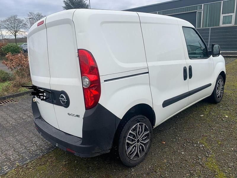 Gebraucht Opel Combo 95 PS (69 kW) 2017 Weiß Van / Kleinbus