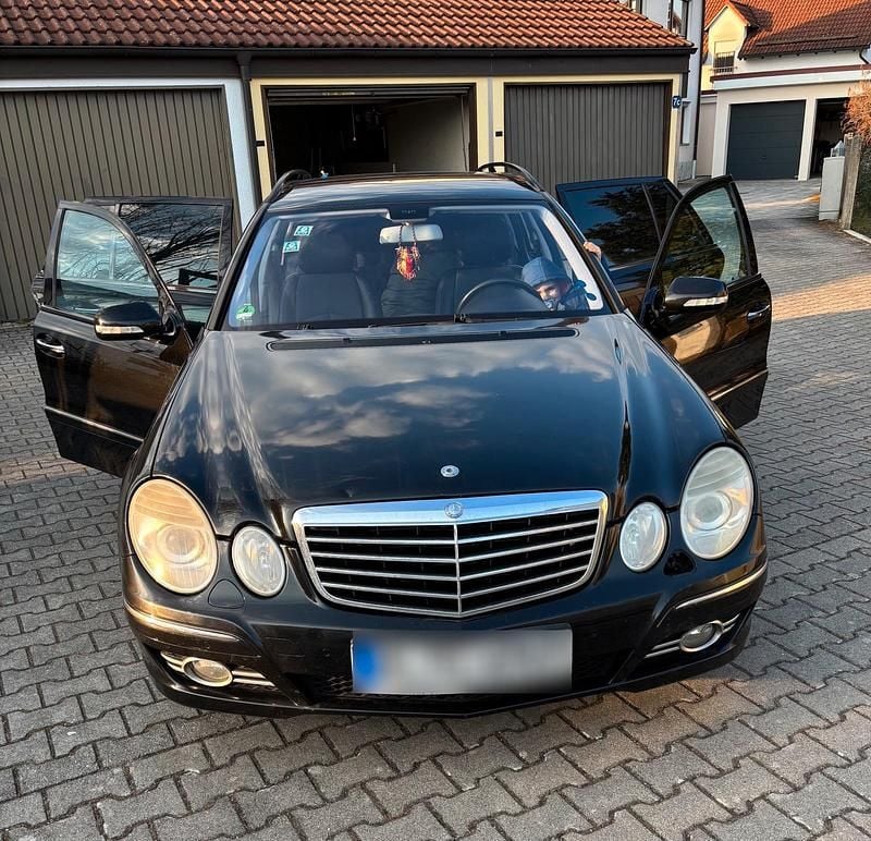 Gebraucht Mercedes E220 Avantgarde 170 PS (125 kW) 2008 Schwarz Kombi