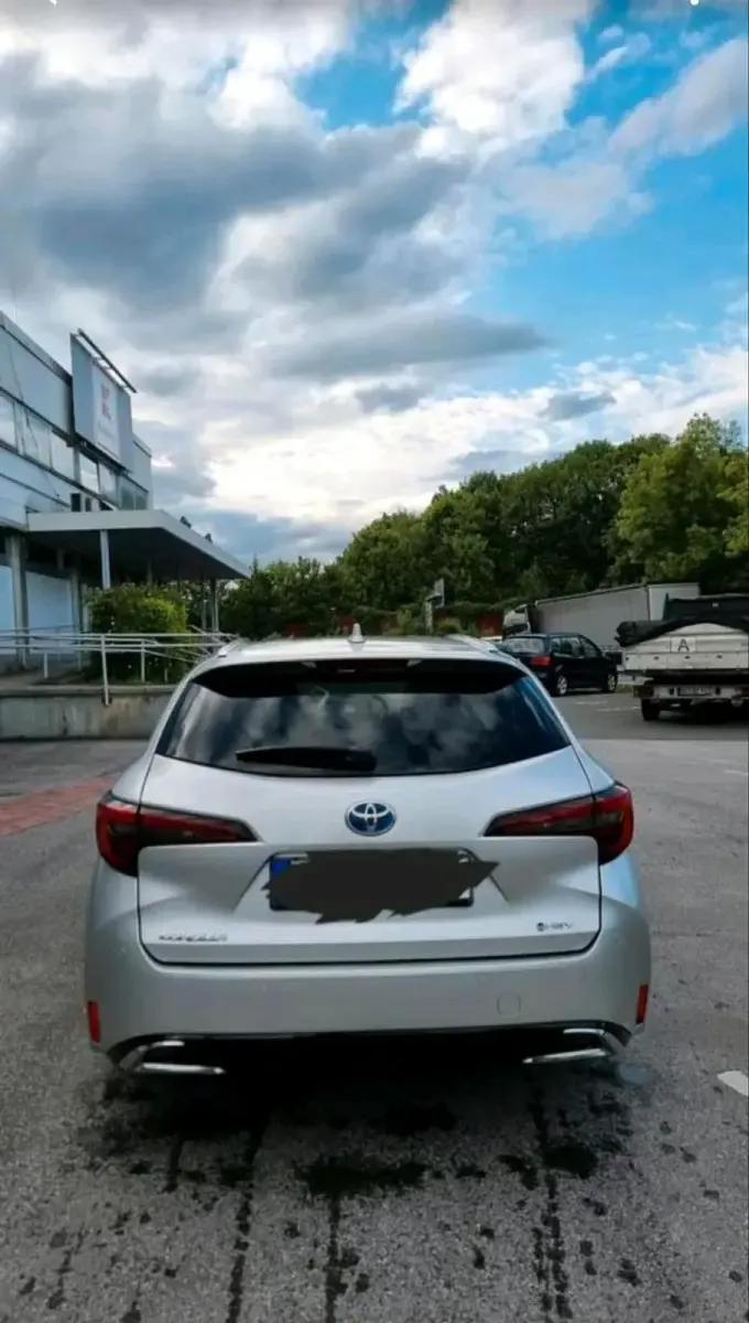Gebraucht Toyota Corolla Hybrid 140 PS (102 kW) 2024 Silber Kombi