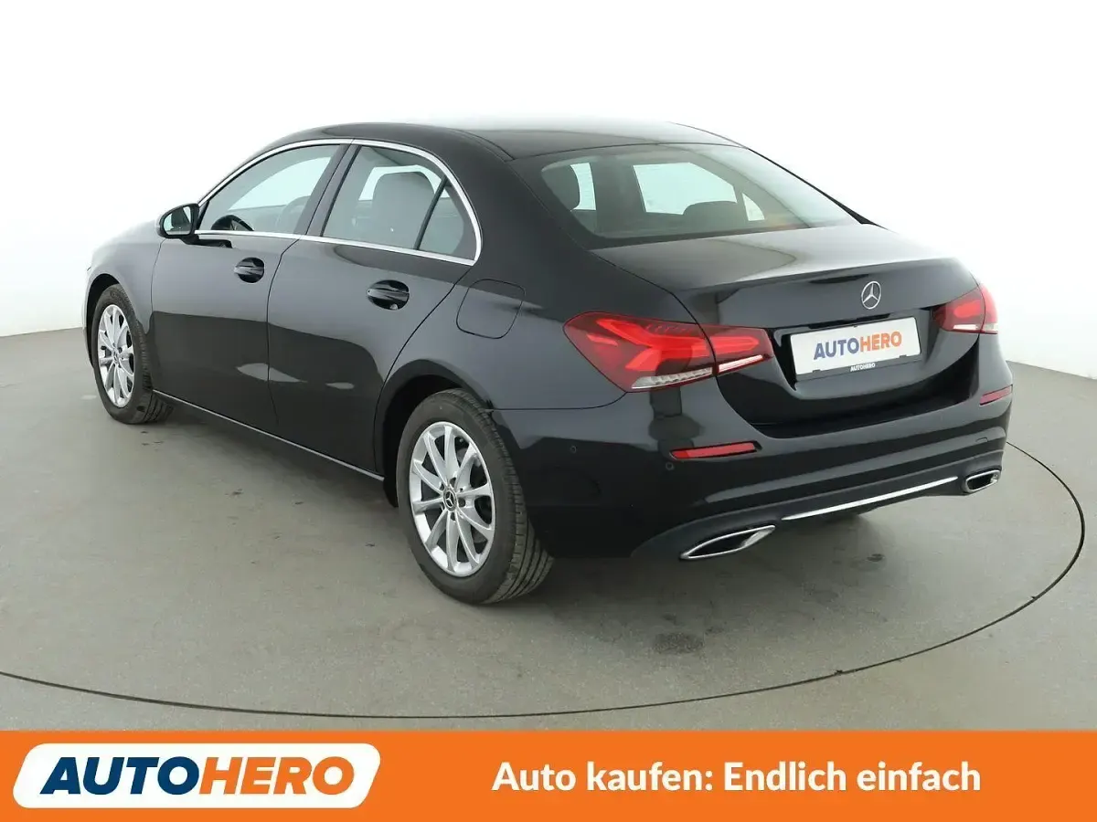 Gebraucht Mercedes A200 Progressive 163 PS (119 kW) 2020 Schwarz Limousine