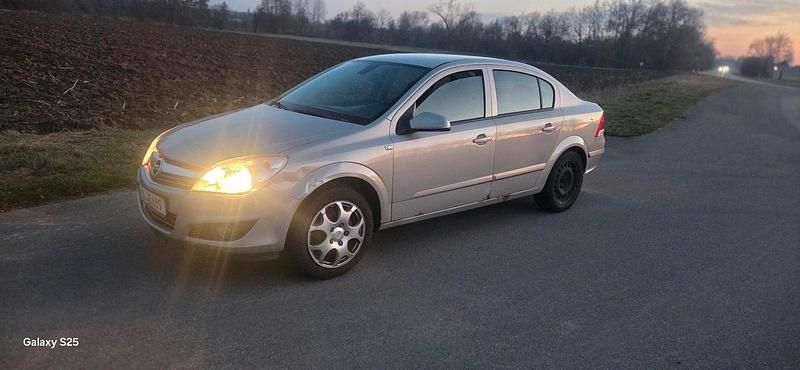 Gebraucht Opel Astra 115 PS (84 kW) 2009 Gold Limousine